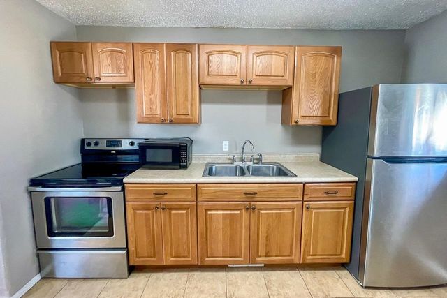 623 12th St NW, Minot, ND 58703