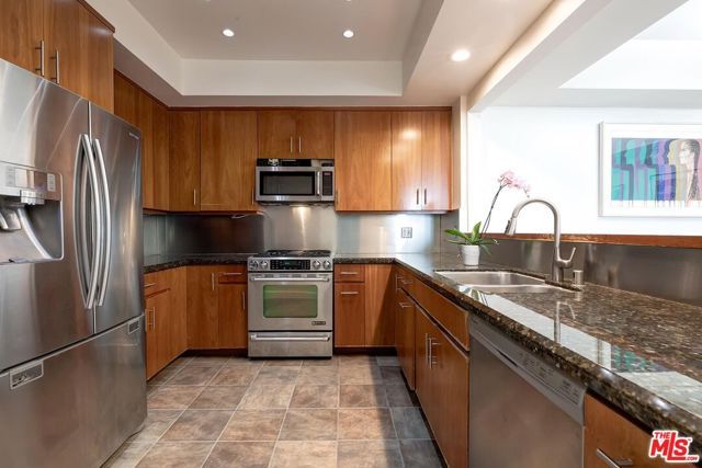 964 Hancock Avenue 302, West Hollywood, CA 90069