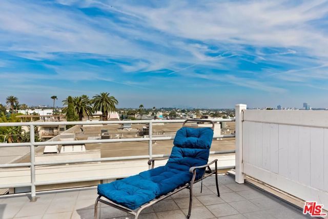964 Hancock Avenue 302, West Hollywood, CA 90069