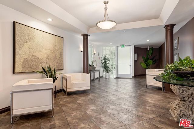 964 Hancock Avenue 302, West Hollywood, CA 90069