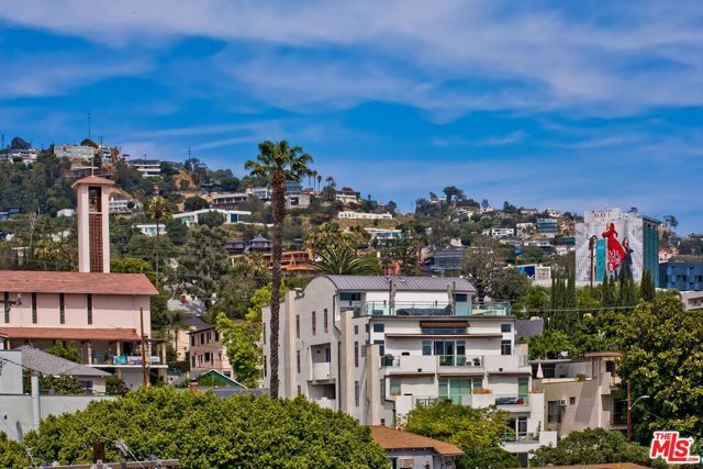 964 Hancock Avenue 302, West Hollywood, CA 90069