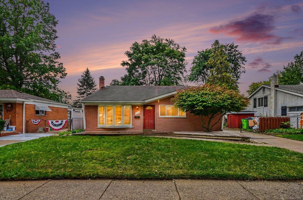 21436 Sunnyview Street, Clinton Township, MI 48035