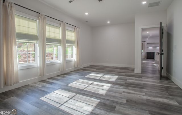 30 West Greenwood Drive, Carrollton, GA 30117