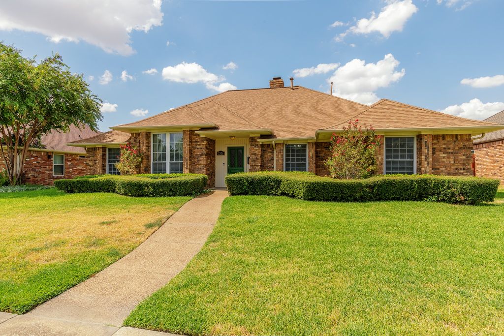 2526 Willowdale Drive, Carrollton, TX 75006 — exterior