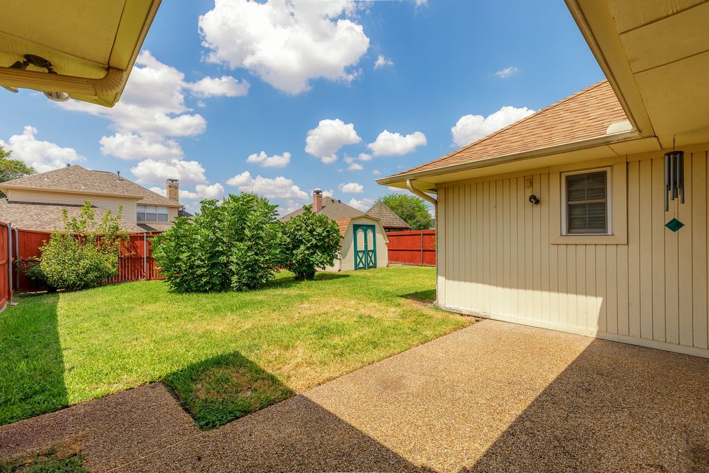 2526 Willowdale Drive, Carrollton, TX 75006 — photo 2