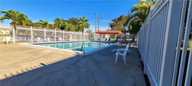 10086 NW 6th Street 101, Pembroke Pines, FL 33024