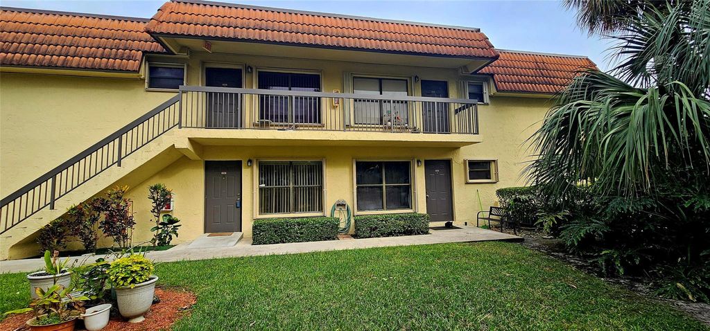 10086 NW 6th Street 101, Pembroke Pines, FL 33024