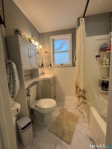 42 Bliss Street, Hartford, CT 06114