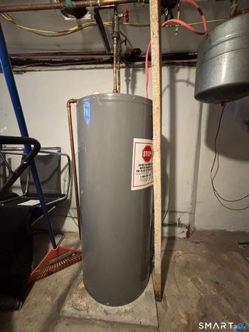 42 Bliss Street, Hartford, CT 06114