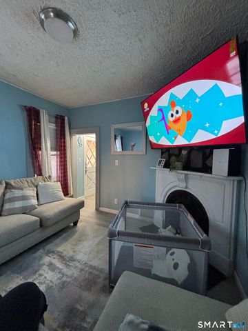 42 Bliss Street, Hartford, CT 06114