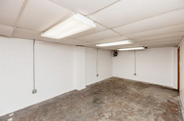 3205 Fairlane Drive, Des Moines, IA 50315