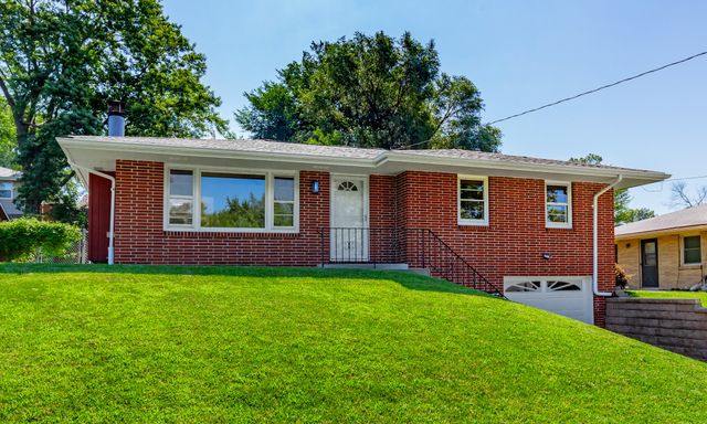 3205 Fairlane Drive, Des Moines, IA 50315