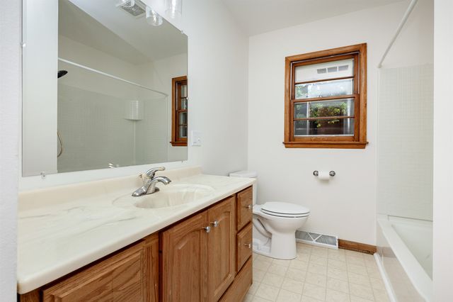 3205 Fairlane Drive, Des Moines, IA 50315