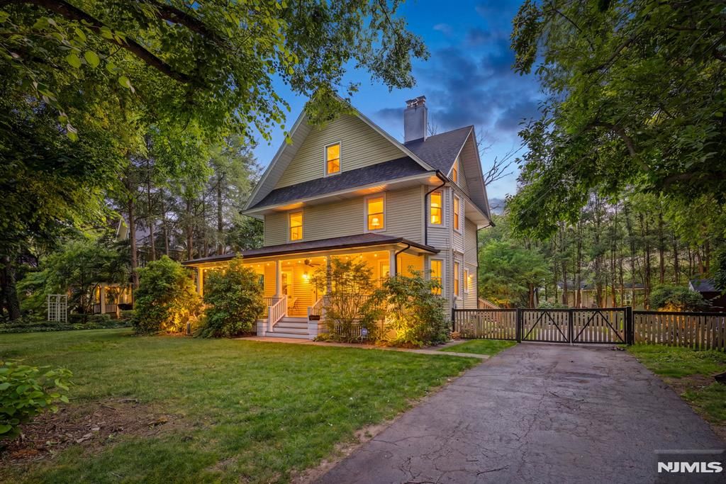42 Forest Road, Glen Rock, NJ 07452