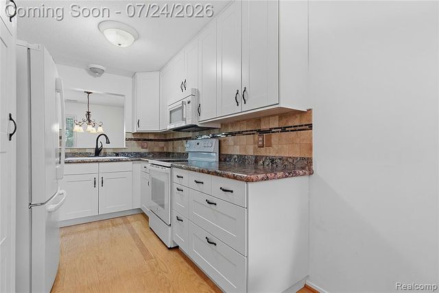 4892 Ashley Lane, Waterford, MI 48329