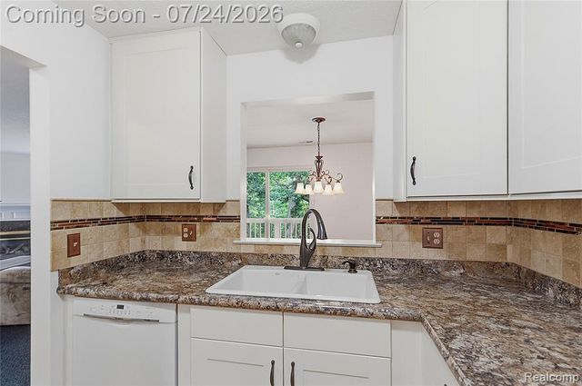 4892 Ashley Lane, Waterford, MI 48329