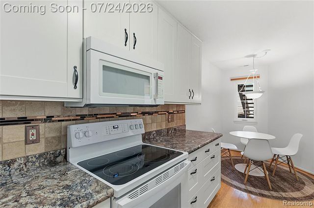 4892 Ashley Lane, Waterford, MI 48329