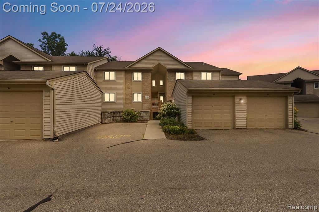 4892 Ashley Lane, Waterford, MI 48329