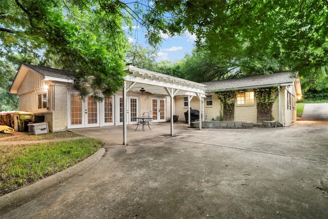 518 Fairway Road, Woodway, TX 76712