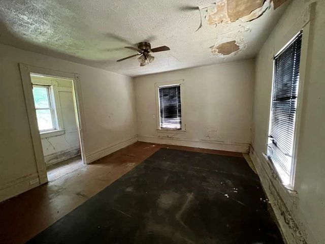 729 15th St, City Of Franklin, PA 16323