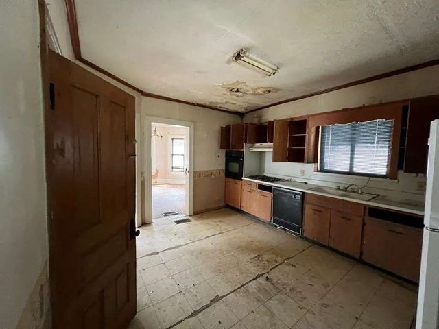 729 15th St, City Of Franklin, PA 16323