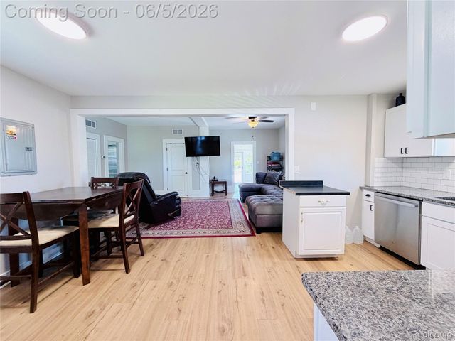 2712 Vanness Street, Port Huron, MI 48060