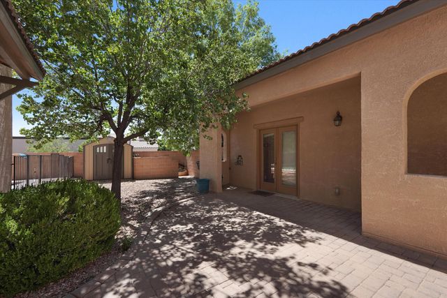 8401 Mesa Top Road NW, Albuquerque, NM 87120