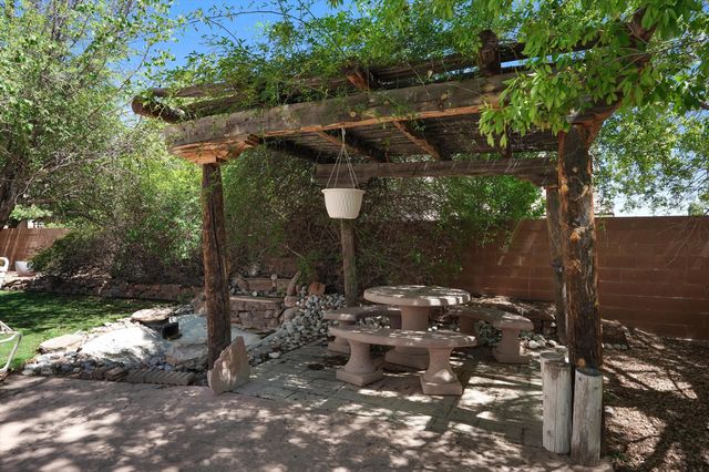 8401 Mesa Top Road NW, Albuquerque, NM 87120