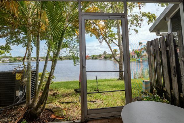 2836 S Edgehill Ln, Cooper City, FL 33026
