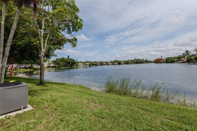 2836 S Edgehill Ln, Cooper City, FL 33026