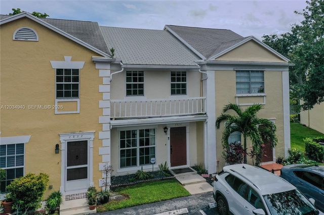2836 S Edgehill Ln, Cooper City, FL 33026