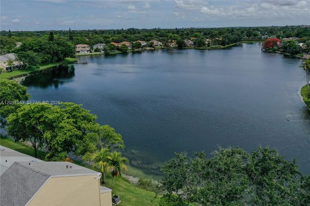 2836 S Edgehill Ln, Cooper City, FL 33026