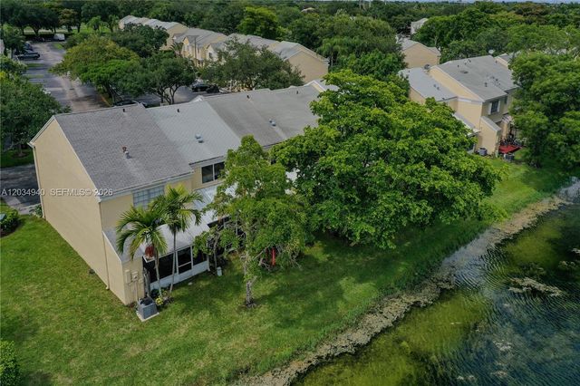 2836 S Edgehill Ln, Cooper City, FL 33026