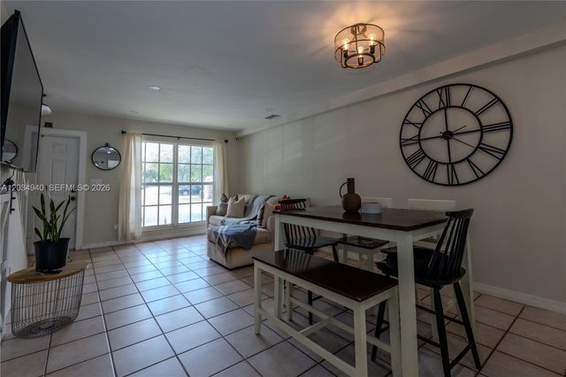 2836 S Edgehill Ln, Cooper City, FL 33026