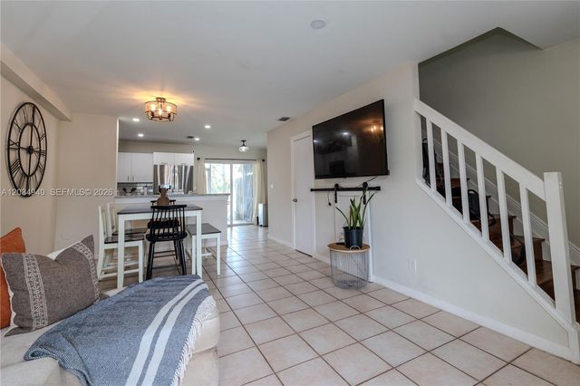 2836 S Edgehill Ln, Cooper City, FL 33026