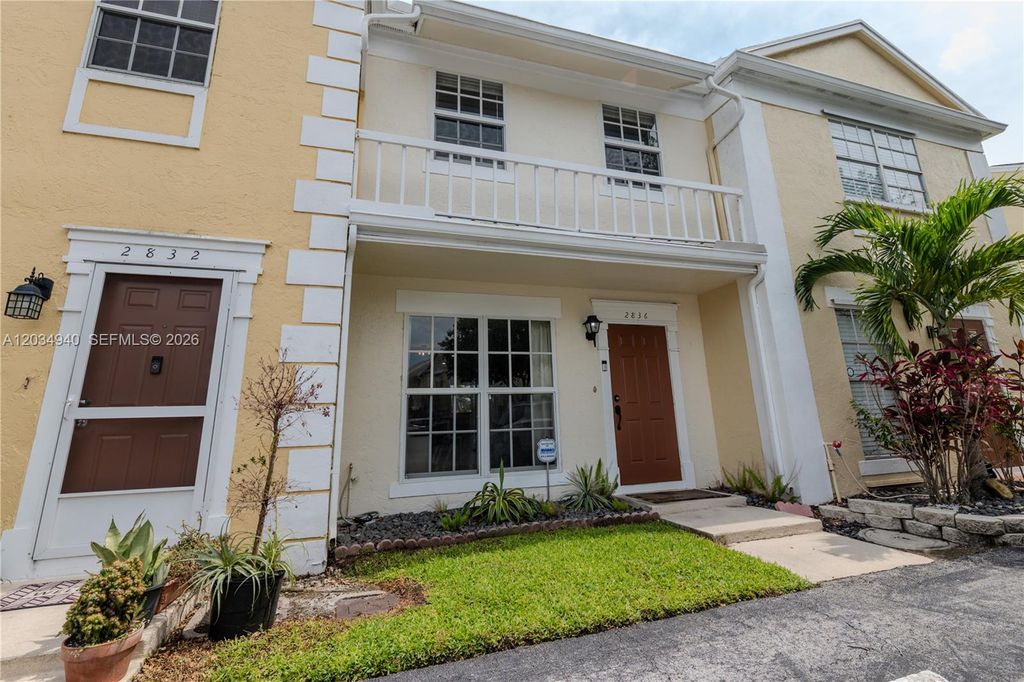 2836 S Edgehill Ln, Cooper City, FL 33026
