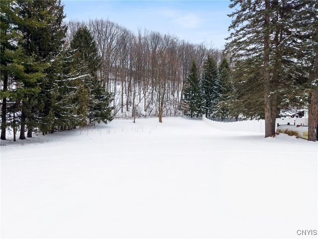 1077 Nottingham Road, Dewitt, NY 13078