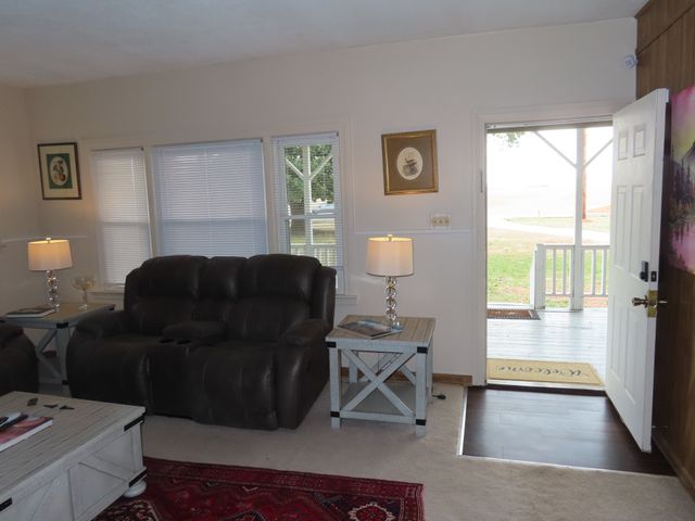 1280 Thompsonville Ln, Oak Grove, KY 42262