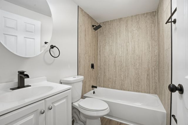 37 W 66th Street 5, Westmont, IL 60559