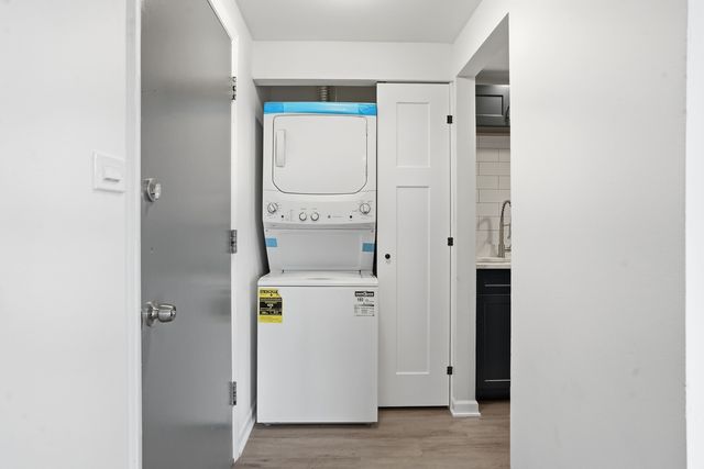37 W 66th Street 5, Westmont, IL 60559