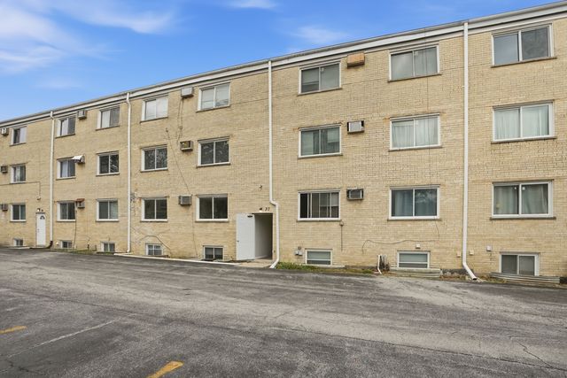 37 W 66th Street 5, Westmont, IL 60559