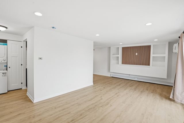37 W 66th Street 5, Westmont, IL 60559