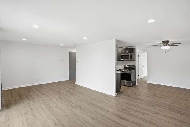 37 W 66th Street 5, Westmont, IL 60559