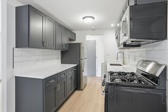 37 W 66th Street 5, Westmont, IL 60559