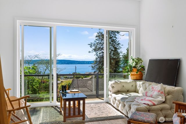 3568 S Camano Drive, Camano Island, WA 98282