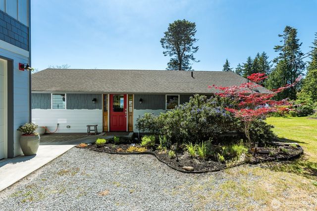 3568 S Camano Drive, Camano Island, WA 98282