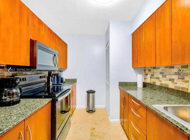 1200 Brickell Bay Dr 1509, Miami, FL 33131