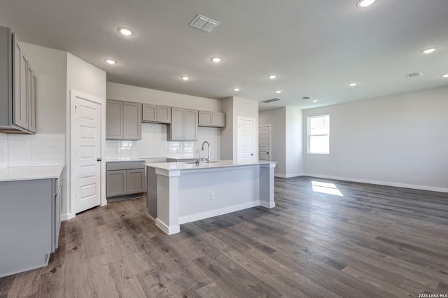 5526 Franklin Hills, Von Ormy, TX 78073