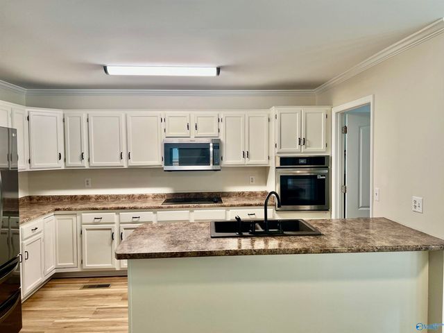 2301 Shady Grove Lane SW, Decatur, AL 35603