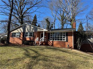 1000 Huntingdon Road, Winston-salem, NC 27104